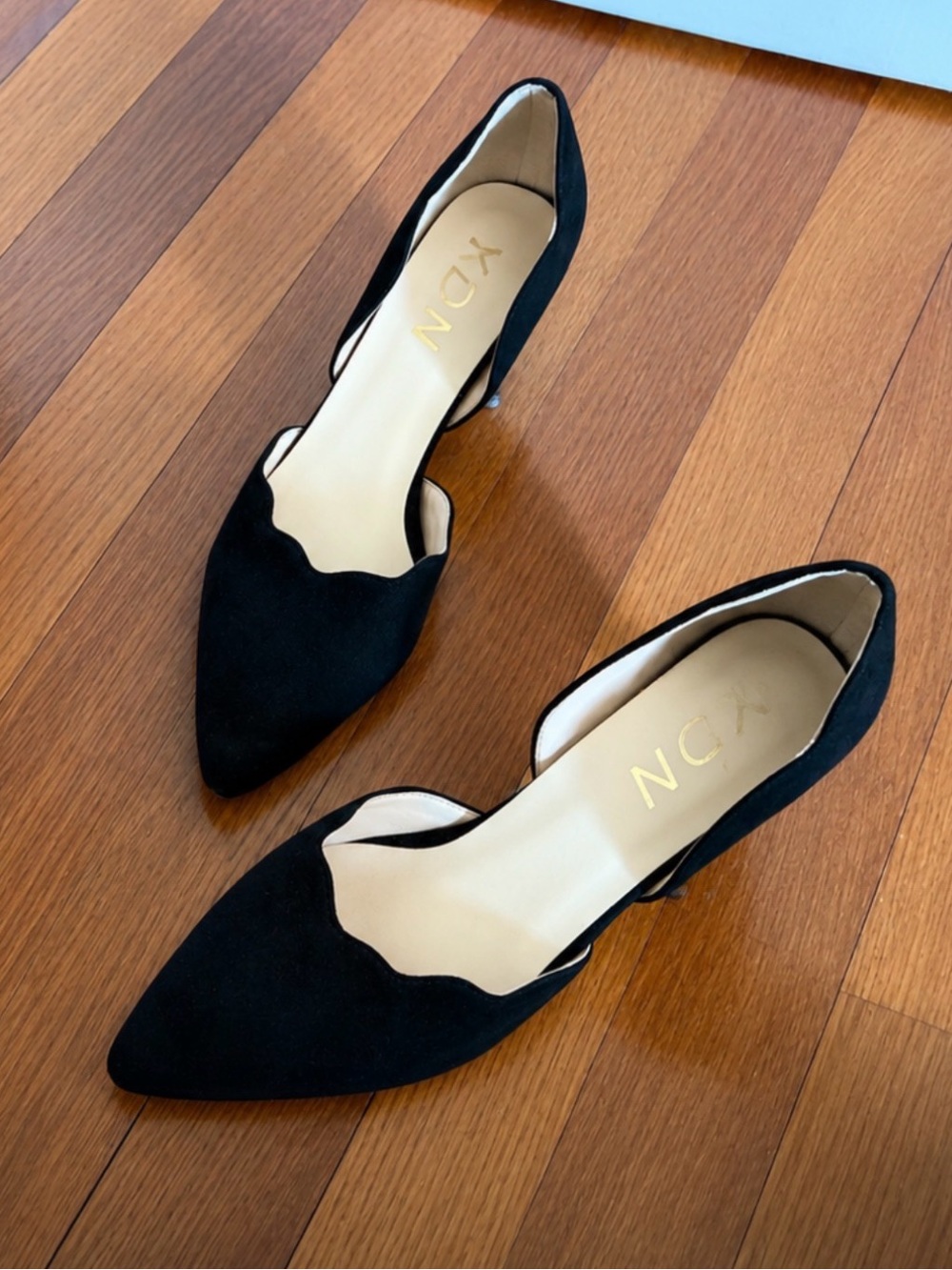 Black Scalloped Pointed-Toe D'Orsay Kitten Heels Size 7